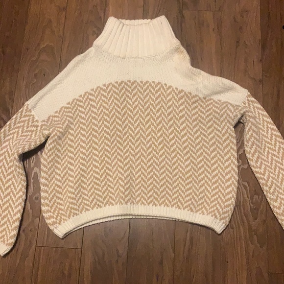 WOMEN’S SWEATER - Picture 1 of 1